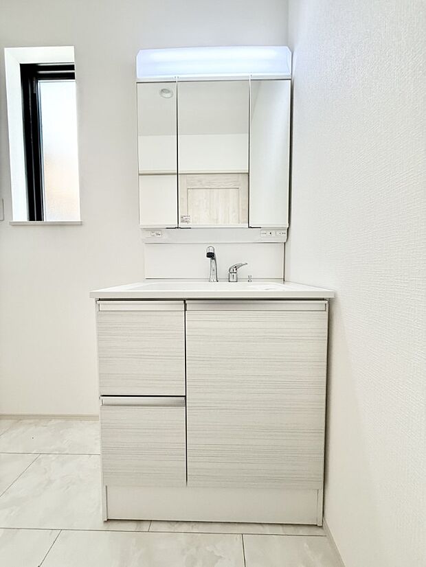 【洗面台・洗面所】■明るい洗面所は毎朝の歯磨きも楽しくできちゃいそうです