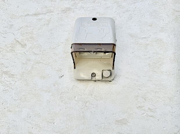 【屋外コンセント】■屋外に電源コンセントがあれば、高圧洗浄機で窓や外壁を掃除するなど便利です。