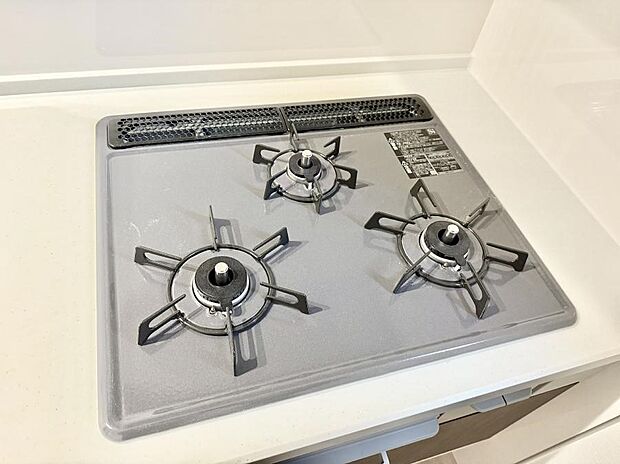 【3口ガスコンロ】■３口コンロのシステムキッチンで料理の手順もスムーズに