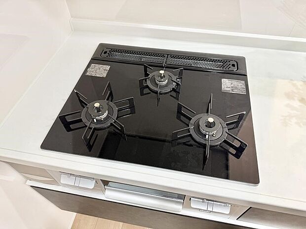 【3口ガスコンロ】■一度に多くの料理ができ便利で効率的