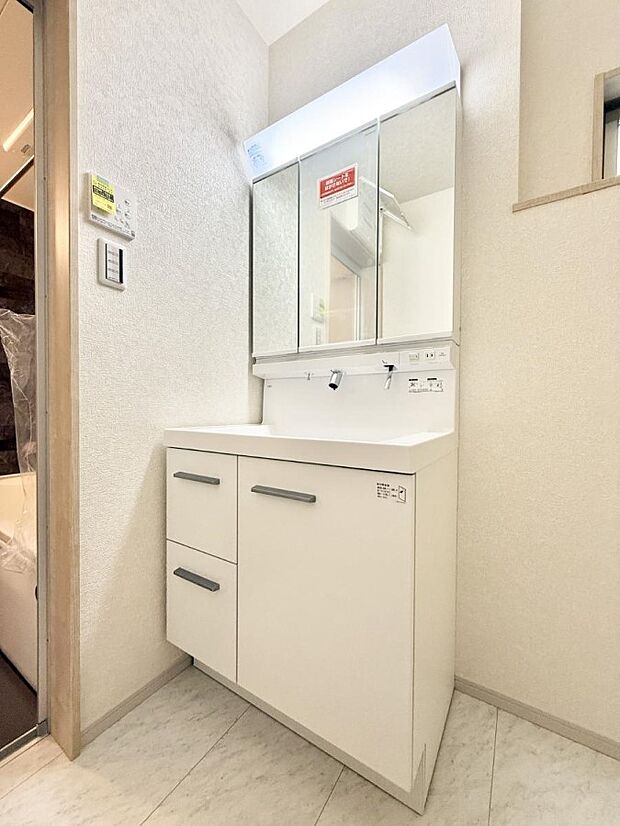 【洗面台・洗面所】■家族みんなが使いやすい配置です