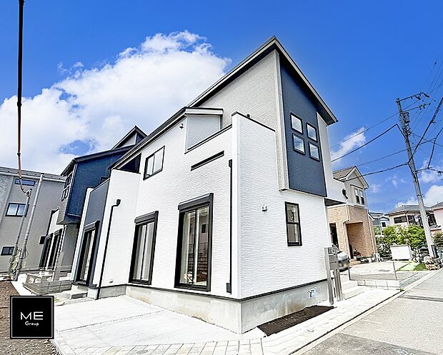 【現地外観写真】■暮らしを彩る充実した設備仕様が備わった住まい