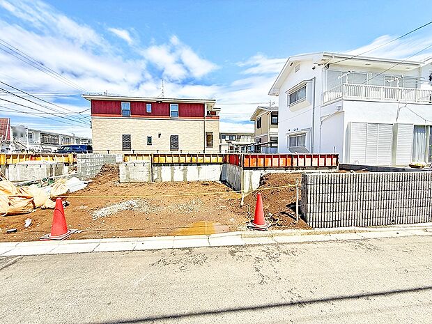 【現地外観写真】■家族みんなが笑顔で過ごせる、安心感のある住まい