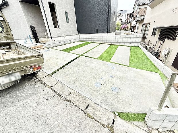 【駐車場】広い駐車場スペースが魅力的です