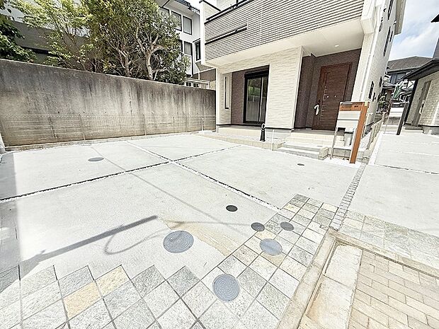 【現地外観写真】■堂々とした風格！お洒落な外観！  