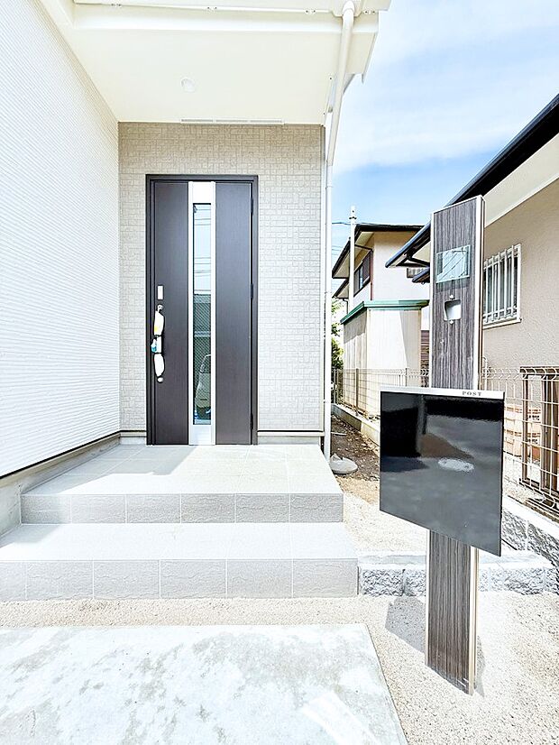 【玄関】■玄関はお家の顔！おしゃれな玄関アプローチでお客様をお迎え！  