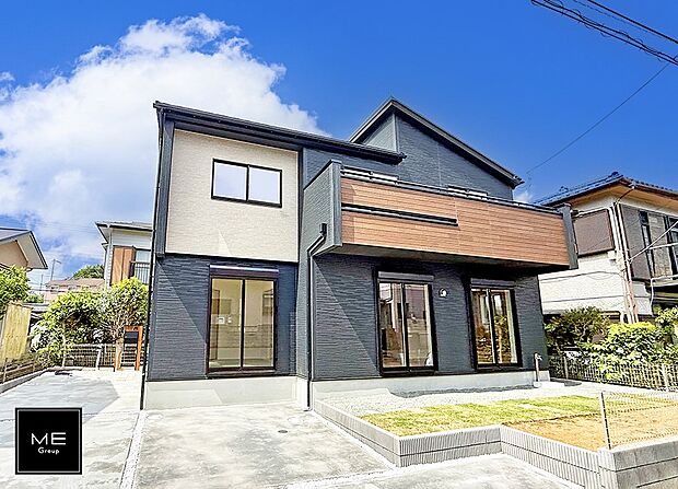 【現地外観写真】■暮らしを彩る充実した設備仕様が備わった住まい