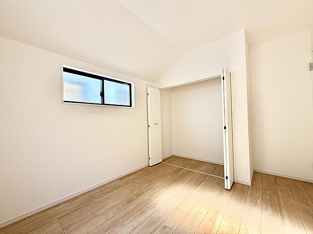 【リビング以外の居室】3号棟  ■広いクローゼット、収納は多い方が嬉しいですね！  