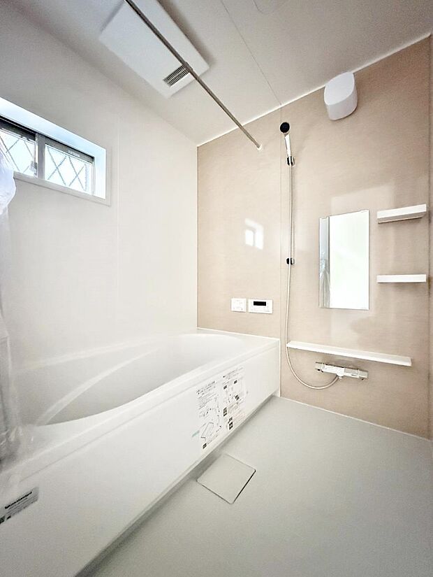 【寝室】1号棟  ■シンプルな空間で、収納付きベッドやデスクなど、多機能な家具を活用しやすいです