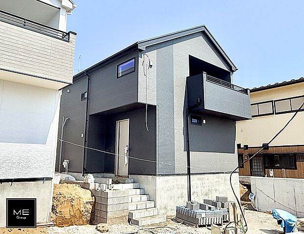 【現地外観写真】2号棟  落ち着いたお洒落な外観  