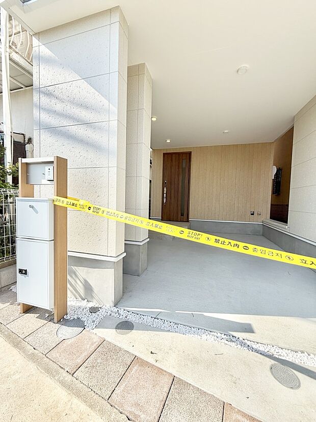 【玄関】■ シンプルで美しく、住まいの第一印象を彩る玄関です