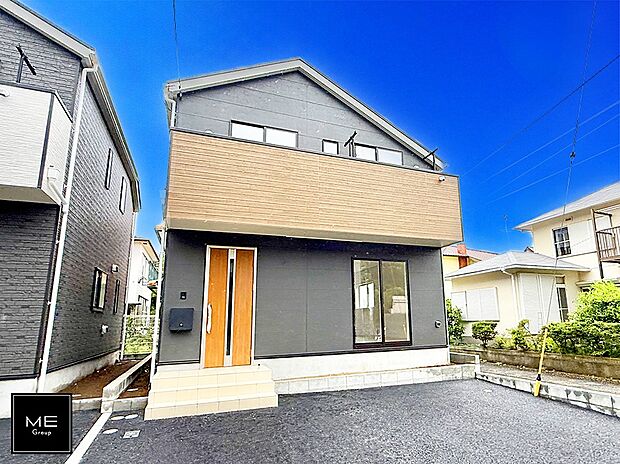 【現地外観写真】1号棟  ■暮らしを彩る充実した設備仕様が備わった住まい