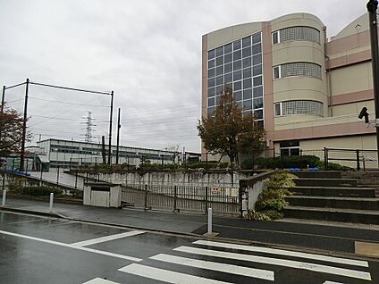 横浜市立東山田小学校 400m(5分)