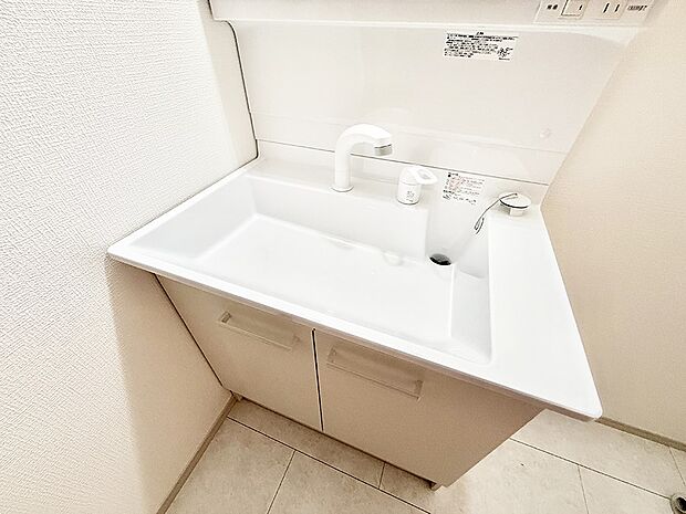 【ハンドシャワー付洗面台】■手洗いや顔を洗う時も快適に使える便利なシャワー