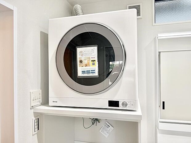 【ガス衣類乾燥機】■パワフルな温風で選択物を乾燥させるため、家事の時短に役立ちます。