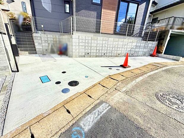 【駐車場】2号棟  ■自宅にカースペースがあると助かります