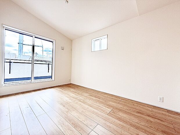 【リビング以外の居室】4号棟 ■清潔感あふれるお部屋で毎日を快適に過ごせます