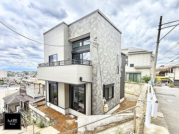 【現地外観写真】1号棟 ■家族みんなが笑顔で過ごせる、安心感のある住まい