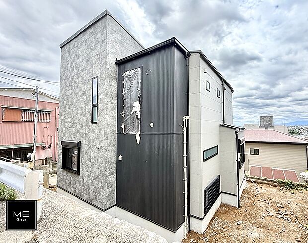 【現地外観写真】1号棟 ■暮らしを彩る充実した設備仕様が備わった住まい