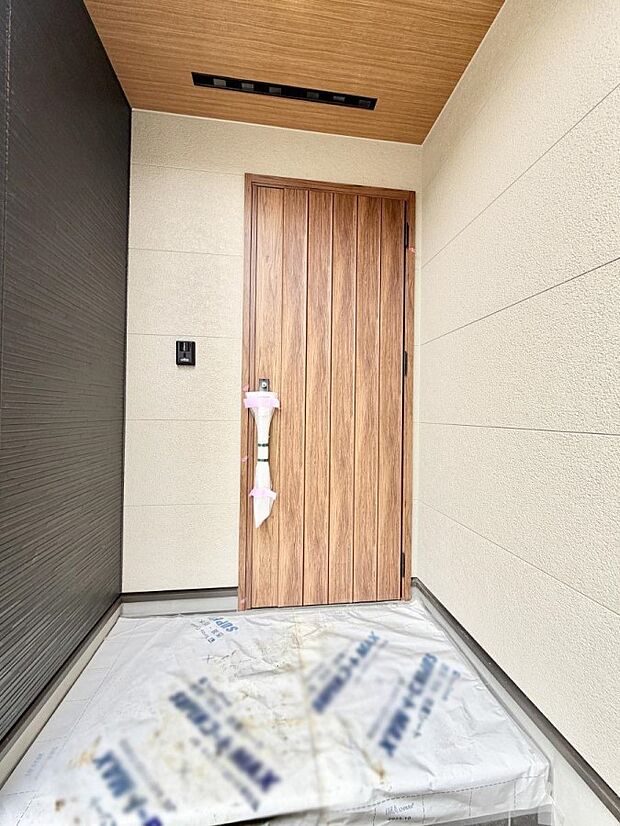 【玄関】■ 帰るたびにホッとする、安心感のある佇まい