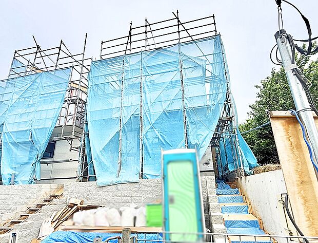 【現地外観写真】2号棟  ■家族みんなが笑顔で過ごせる、安心感のある住まい