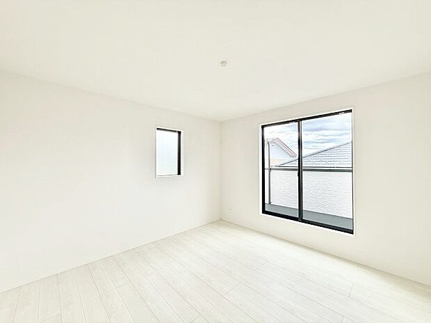 【リビング以外の居室】1号棟  ■落ち着いた色合いのお部屋で穏やかな時間を楽しめます