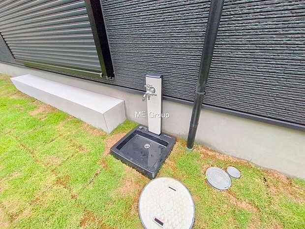 【その他現地】1号棟  ■ガーデニングや洗車などの際に大活躍な屋外立水栓  