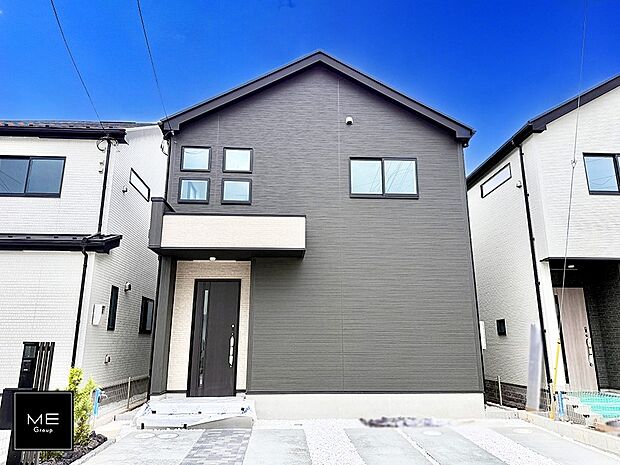 【現地外観写真】4号棟  ■暮らしを彩る充実した設備仕様が備わった住まい