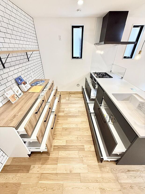 【キッチン】■シンプルで機能的、毎日使いやすいキッチン