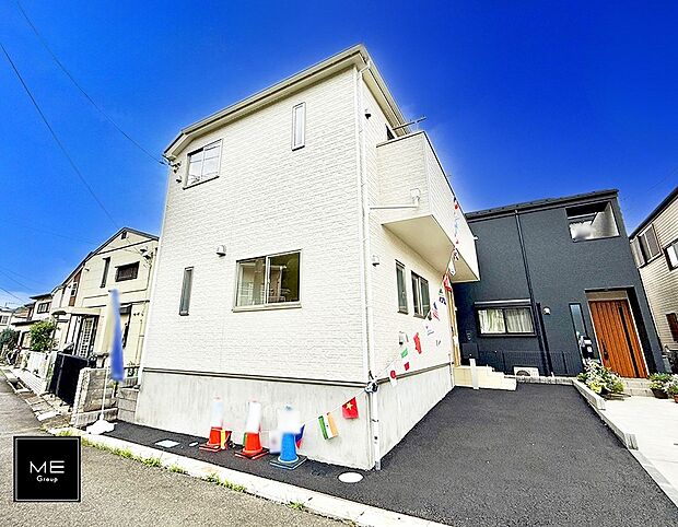 【現地外観写真】1号棟 ■暮らしを彩る充実した設備仕様が備わった住まい