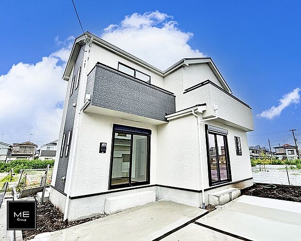 【現地外観写真】A号棟  ■暮らしを彩る充実した設備仕様が備わった住まい