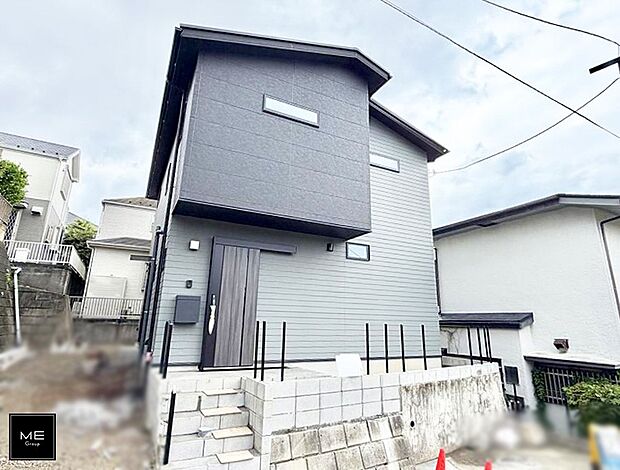【現地外観写真】■暮らしを彩る充実した設備仕様が備わった住まい