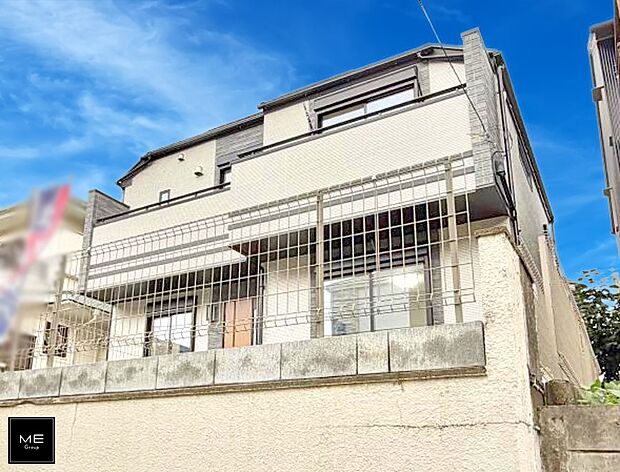 【現地外観写真】1号棟  ■暮らしを豊かにする充実した仕様設備で快適に