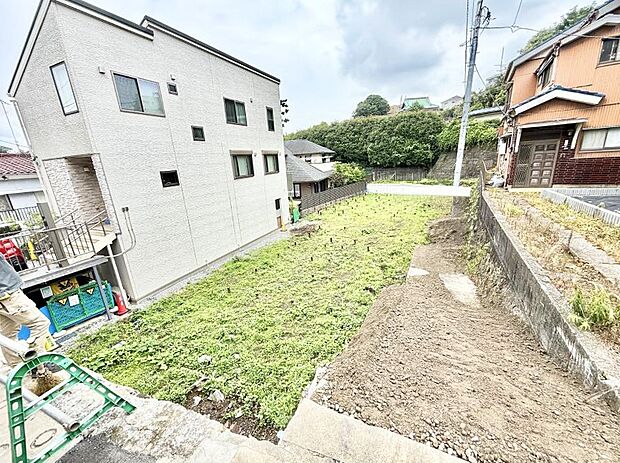【現地外観写真】2号棟 ■新しい暮らしが始まる場所で、家族の絆を深める