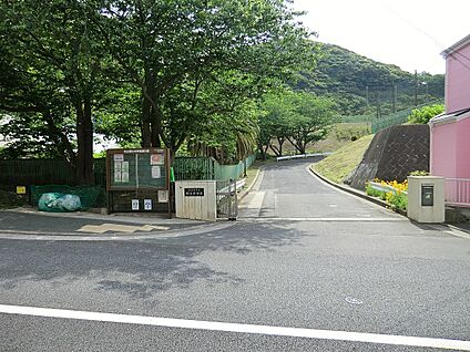 横須賀市立野比中学校 2700m(34分)