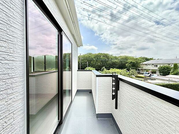 【バルコニー】C号棟 ■ 空を眺めながら、ほっと一息つける特別な空間