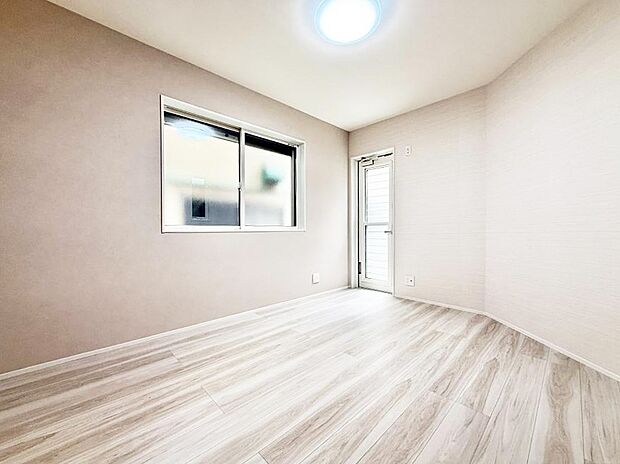 【リビング以外の居室】1号棟 ■シンプルで使いやすい空間がスッキリ感じられます