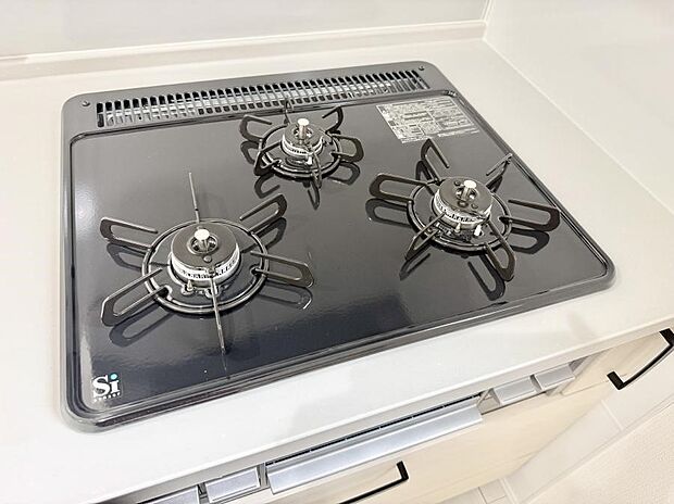 【3口ガスコンロ】■複数の鍋が同時に使えますね