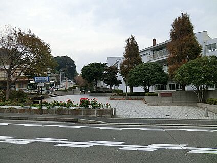 横浜市立本牧中学校 600m(8分)