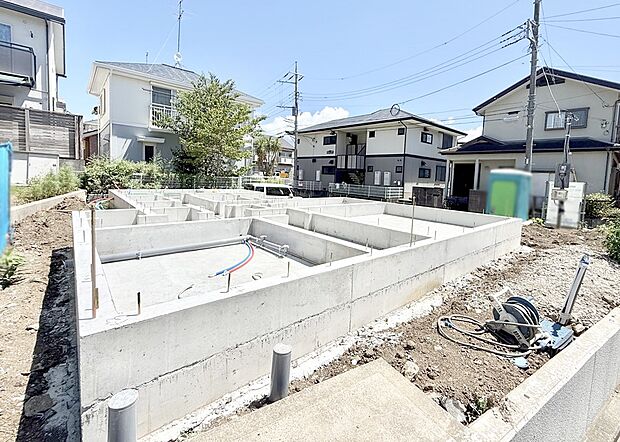 【現地外観写真】1号棟 ■暮らしを彩る充実した設備仕様が備わった住まい