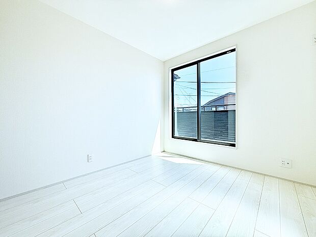 【リビング以外の居室】1号棟 ■落ち着いた雰囲気のお部屋で心が安らぐ空間