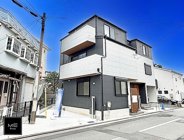 【現地外観写真】A号棟 ■家族みんなが笑顔で過ごせる、安心感のある住まい