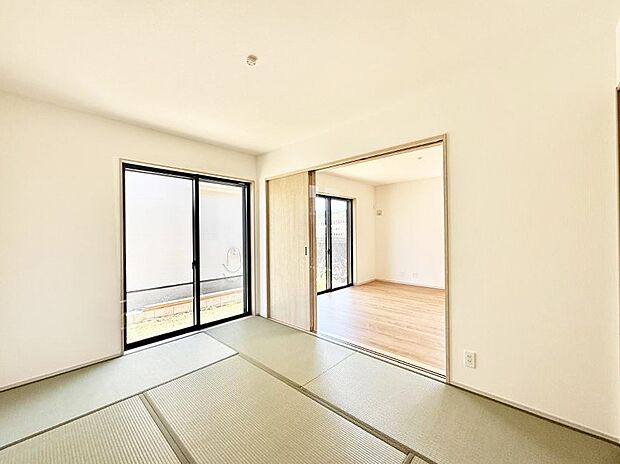 【リビング以外の居室】1号棟 ■シンプルで使いやすい空間がスッキリ感じられます