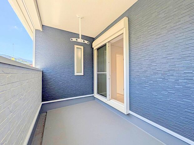【バルコニー】1号棟  ■ 雨の日も安心　使い勝手の良いインナーバルコニー！