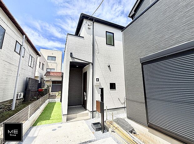 【現地外観写真】2号棟 ■家族が笑顔で集まる温かな住まい