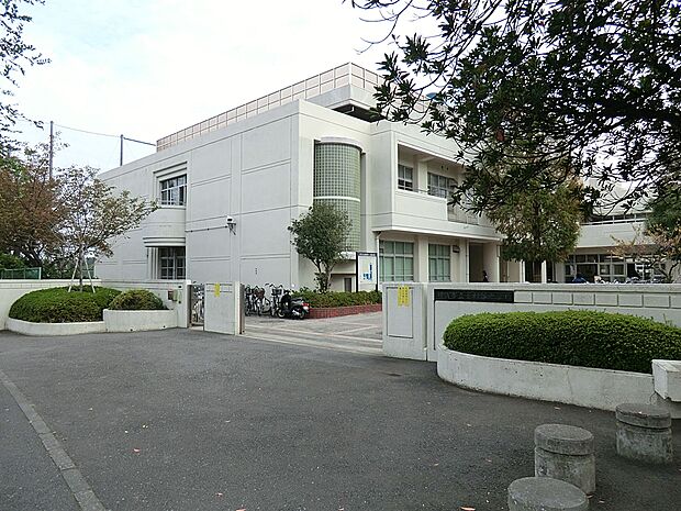 横浜市立釜利谷中学校（約900m・徒歩12分）