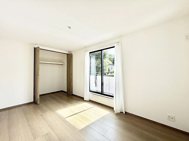 【寝室】A号棟  ■家具をうまく配置すれば広々とした空間を使い動きやすく、リラックスした時間が過ごせます