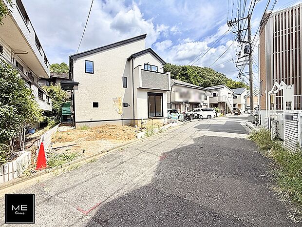 【前面道路含む現地写真】■この道を歩けば、毎日が少し特別になる