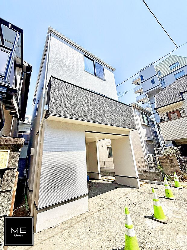 【現地外観写真】1号棟 ■暮らしを彩る充実した設備仕様が備わった住まい