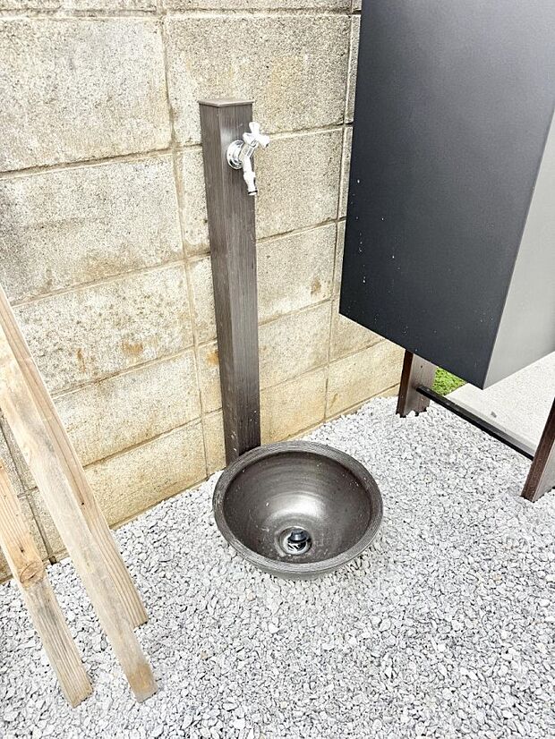 【その他現地】■ガーデニングや洗車などの際に大活躍な屋外立水栓  